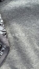 ⁦Cartel Scarf Hoodie - GREY⁩ – תמונה ⁦5⁩